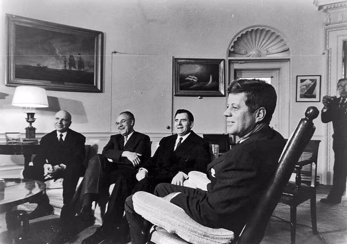 Tổng thống John F. Kennedy tại Phòng Bầu dục, năm 1962.