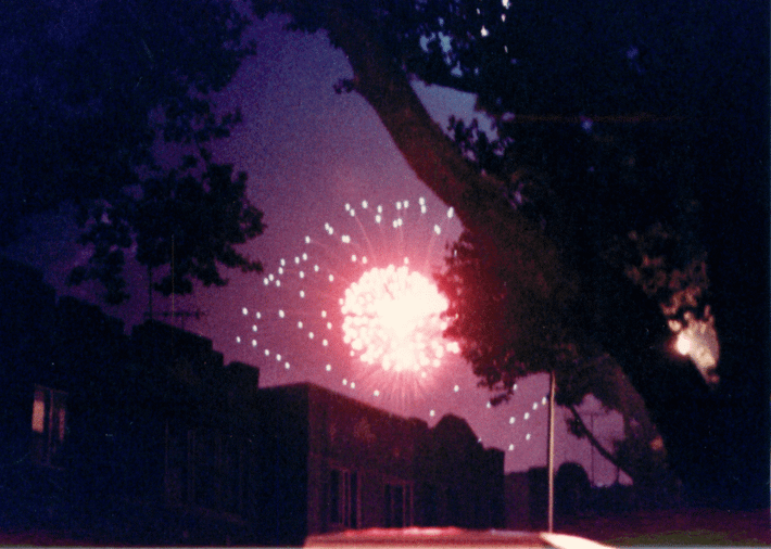 Pháo hoa rực sáng trên bầu trời Brooklyn trong dịp kỷ niệm Ngày Quốc khánh Mỹ. Ảnh: Wikimedia Commons.