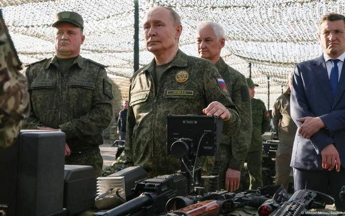 Được biết, tổng cộng có 65 đơn vị tham gia triển lãm vũ khí và thiết bị quân sự đặc biệt, trưng bày 405 sản phẩm tại thao trường Mulino. Ảnh: Sputnik.