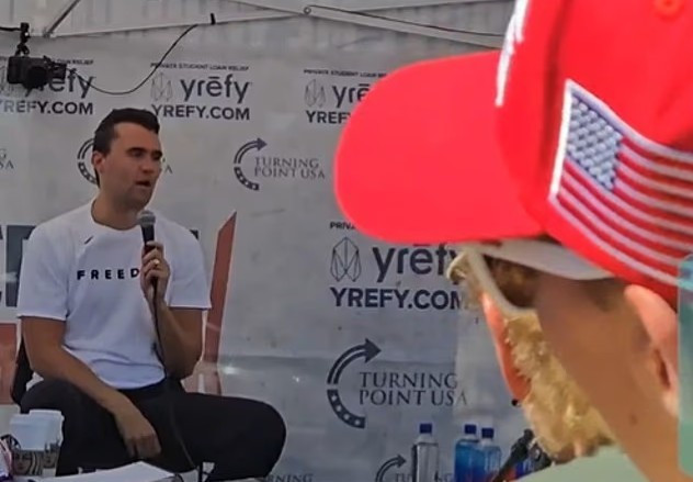 Trước đó, vào chiều 10/9, nhà hoạt động Kirk (ảnh), 31 tuổi, bị trúng một viên đạn súng trường khi đang phát biểu trước hàng ngàn sinh viên trong sự kiện Turning Point USA tại Đại học Utah Valley. Ảnh: DM.