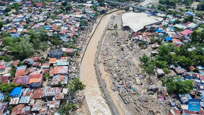 Theo Inquirer, Cơ quan Quản lý Thảm họa và Giảm thiểu Thiên tai Quốc gia Philippines (NDRRMC) ngày 6/11 cho biết, bão Kalmaegi đã gây ra tác động tàn phá ở 8 khu vực trên khắp cả nước, khiến 2 triệu người bị ảnh hưởng. Ảnh: Xinhua.