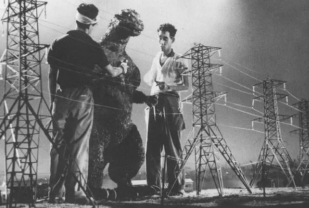 Bức ảnh chụp hậu trường bộ phim Godzilla đầu tiên vào năm 1954.