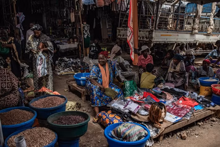 Người dân ở Uvira dần quay trở lại cuộc sống bình thường sau những cuộc giao tranh gần đây giữa nhóm vũ trang M23 và Quân đội Congo.