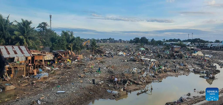 Bức ảnh chụp bằng máy bay không người lái vào ngày 6/11/2025 cho thấy một khu vực bị tàn phá bởi cơn bão Kalmaegi ở tỉnh Cebu, Philippines. Ảnh: Xinhua.