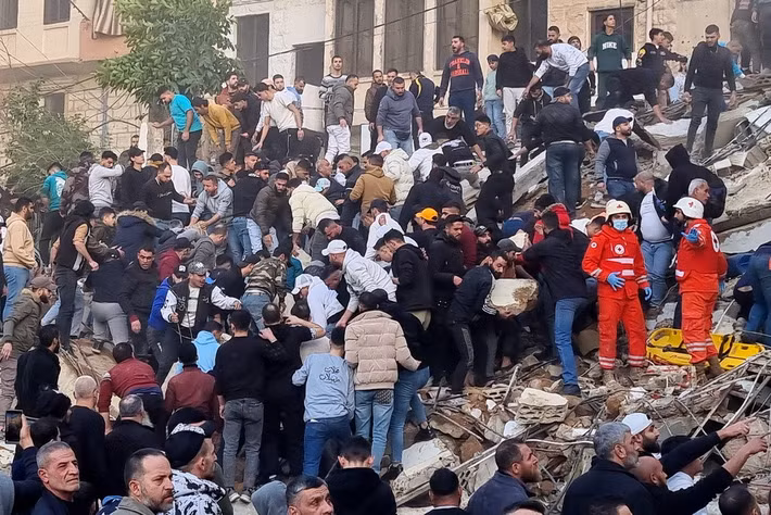 "Vụ sập nhà là hậu quả của sự tắc trách và thiếu sót của nhà nước Lebanon đối với sự an toàn của người dân và an ninh nhà ở của họ. Đây không phải là một sự cố đơn lẻ", Hiệp hội đại diện cho chủ sở hữu bất động sản cho biết trong một tuyên bố, đồng thời kêu gọi Chính phủ tiến hành một cuộc khảo sát toàn quốc toàn diện về các tòa nhà có nguy cơ sụp đổ.