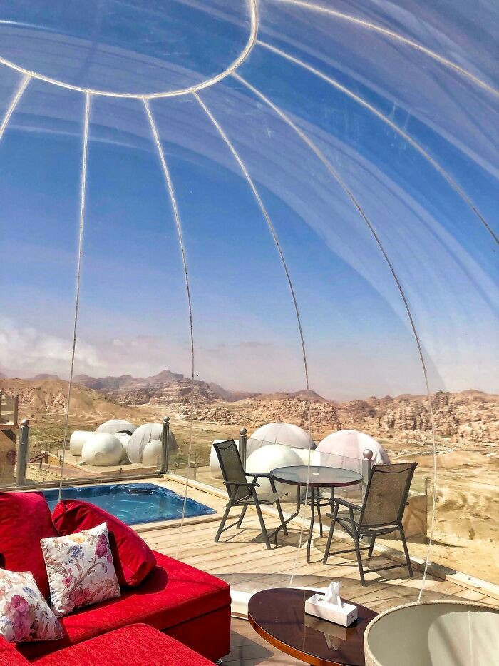 Phòng khách sạn bong bóng ở Petra, Jordan. Vào ban đêm, bạn có thể nhìn thấy bầu trời đầy sao.