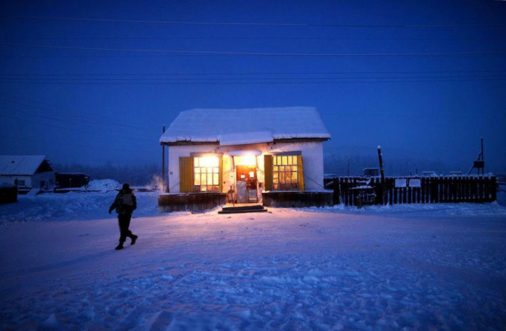 Một cửa hàng ở Oymyakon cung cấp cho dân làng những thứ cần thiết.