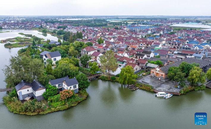 Theo Tân Hoa Xã, 4 ngôi làng của Trung Quốc được UNWTO xếp vào danh sách "Những ngôi làng du lịch tốt nhất" năm 2025 gồm: Hoàng Cương (tỉnh Quý Châu), Jikayi (Châu tự trị dân tộc Tạng Cam Tư), Đông Lạc (Thái Châu, tỉnh Giang Tô), và Digang (Hồ Châu, tỉnh Chiết Giang). (Nguồn ảnh: Xinhua News)