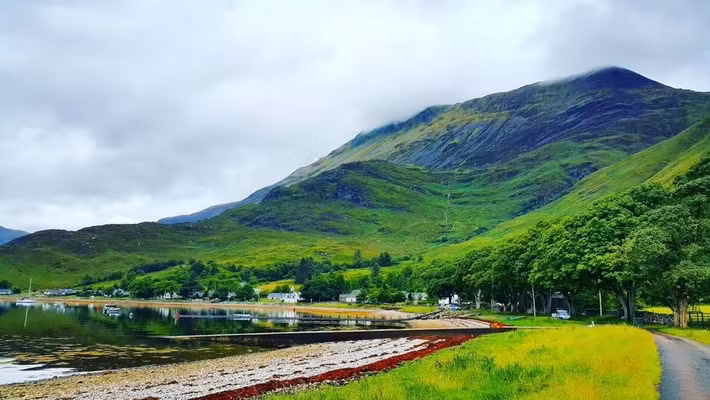 Theo Daily Mail, nằm bên hồ Loch Nevis, Inverie là một ngôi làng biệt lập ẩn mình trong vùng cao nguyên Scotland. Ảnh: Getty.