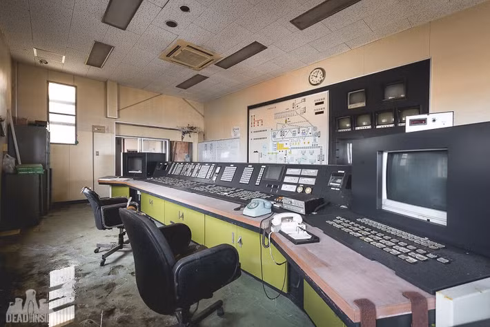 Bên trong một phòng điều hành không có người nhiều năm.