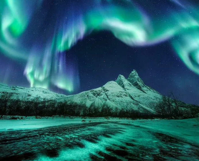 Cực quang ấn tượng trên bầu trời Na Uy.