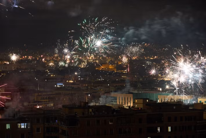Đêm Giao thừa ở Rome, Italy. Ảnh: AP.
