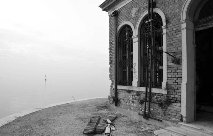 Bệnh viện Poveglia đã bị đóng cửa vào năm 1968. Ảnh chụp tại bệnh viện bỏ hoang Poveglia. Ảnh: Flickr.