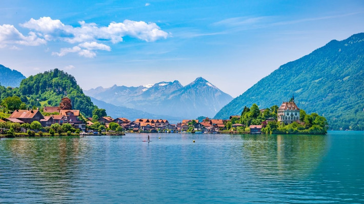 Thụy Sĩ là vùng đất của những hồ nước, với hơn 1.500 hồ chiếm khoảng 6% diện tích bề mặt. Ảnh: Shutterstock.