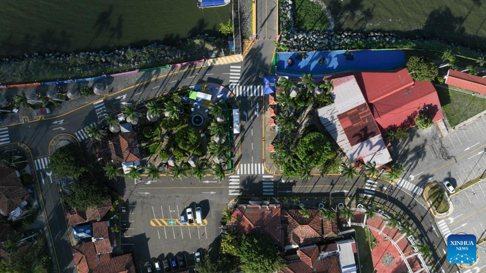 Nằm ở bờ tây nam Hồ Managua, thành phố được thành lập năm 1819 và trở thành thủ đô quốc gia vào năm 1852.