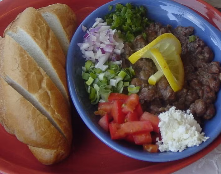 Ẩm thực Ethiopia là một trong những nền ẩm thực ngon nhất, lành mạnh nhất và đa dạng nhất. Đây được xem là thiên đường dành cho người ăn chay. Ảnh: Wikipedia.