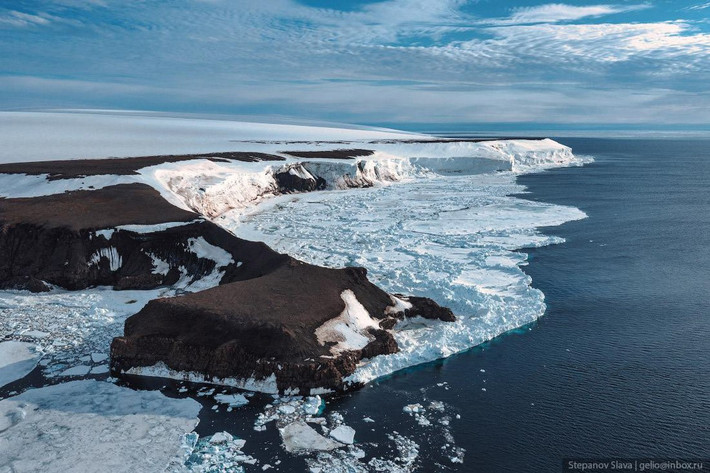 Cape Fligely nằm trên đảo Rudolf thuộc quần đảo Franz Josef Land, Nga. Từ đó, chỉ còn 900 km nữa là đến Bắc Cực. Ảnh: Slava Stepanov.