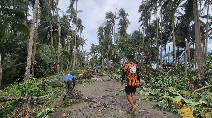 Thống đốc tỉnh Masbate đã kêu gọi chính quyền trung ương hỗ trợ ngay lập tức, nhấn mạnh nhu cầu cấp thiết phải dọn dẹp đống đổ nát, khôi phục nguồn điện và mở lại các cảng để có thể cung cấp viện trợ.
