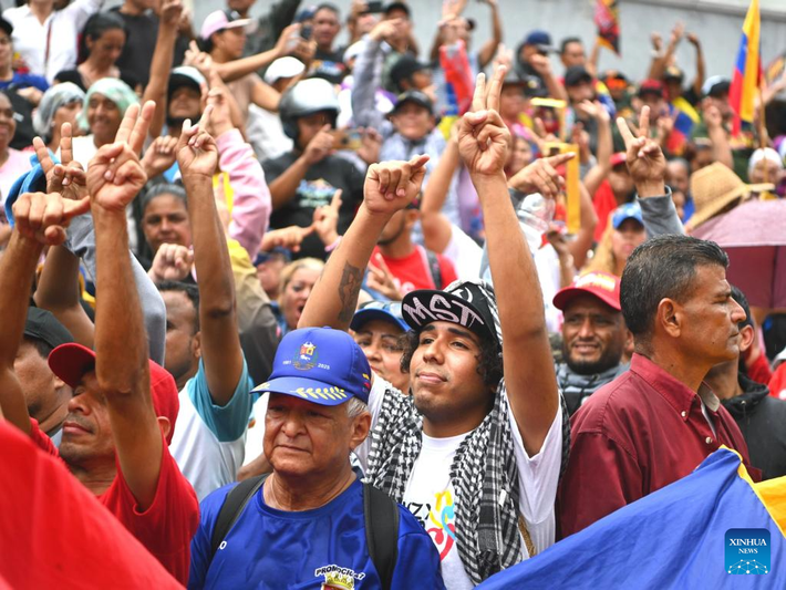 Jorge Arreaza, hiệu trưởng một trường đại học ở Venezuela, kêu gọi người biểu tình hãy tin tưởng vào các nhà lãnh đạo của họ và bỏ qua những tin đồn và thông tin sai lệch.