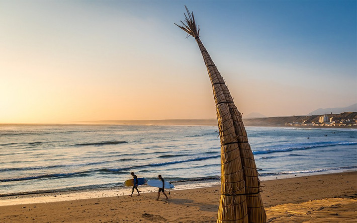 Sóng trái dài nhất thế giới là Chicama ở Peru. Ảnh: Peru-Travels.