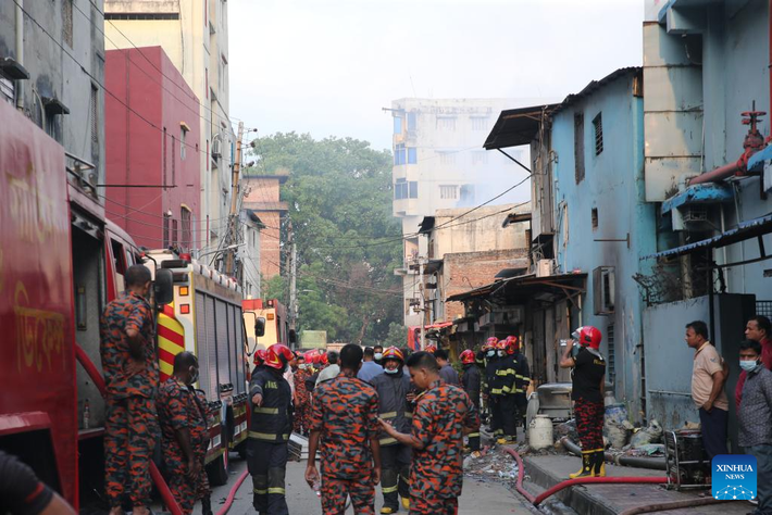 "12 thi thể đã được đưa tới Bệnh viện Đại học Y Dhaka và Viện Quốc gia về Bỏng và Phẫu thuật Thẩm mỹ ở Dhaka", Talha Bin Jashim, cán bộ phụ trách phòng truyền thông của Sở Cứu hỏa tại Dhaka, thông tin.