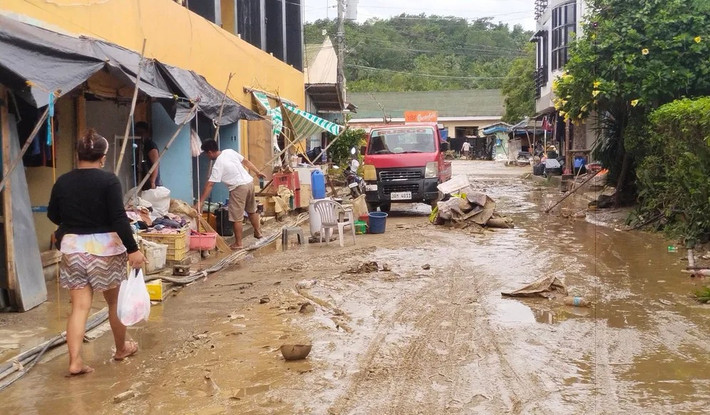 "3 trong số những người thiệt mạng là ở tỉnh Masbate. 7 người còn lại tử vong do lũ quét ở miền trung Philippines", nguồn tin cho hay.