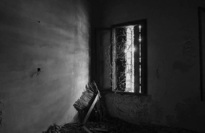 Sau đó, có những tin đồn xuất hiện về việc một bác sĩ tại bệnh viện tâm thần trên đảo này đã thực hiện những thí nghiệm kinh hoàng trên bệnh nhân của mình. Dù vậy, tin đồn này chưa được xác minh. Ảnh: Flickr.