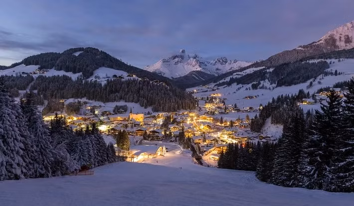 Filzmoos ở Áo trong một buổi tối mùa đông.