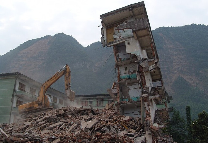 Trận động đất Tứ Xuyên (Trung Quốc) năm 2008 có cường độ mạnh 7,9 độ Richter đã khiến khoảng 80% công trình kiến trúc trong khu vực bị san phẳng. Ảnh: Wikipedia.