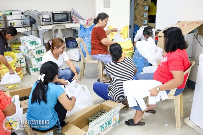 Được biết, trước khi bão đổ bộ, hàng trăm nghìn người đã được sơ tán để đảm bảo an toàn.