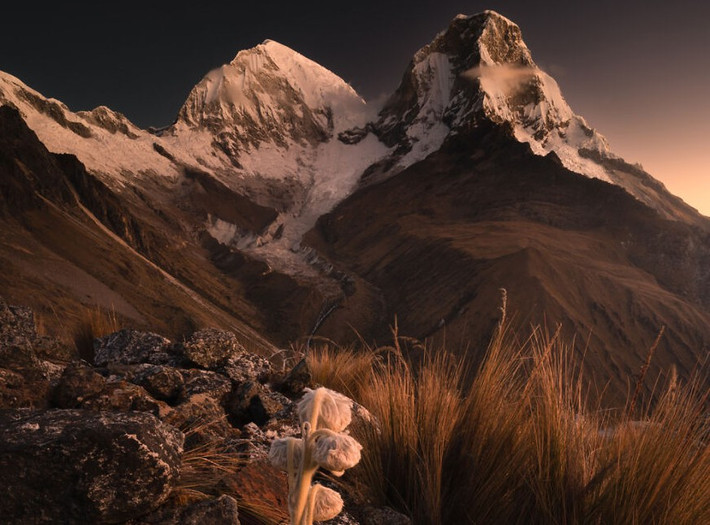 Huascaran, ngọn núi cao nhất ở Peru. Đỉnh núi phủ tuyết trắng cao 6.768 mét so với mực nước biển.