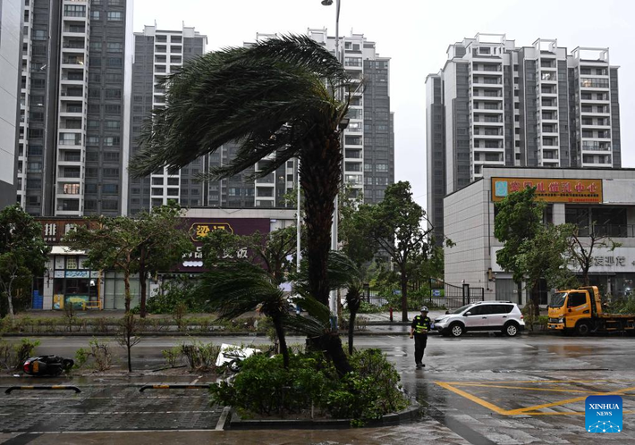 Theo Tân Hoa Xã, bão Ragasa, mang theo gió mạnh và mưa lớn, đã đổ bộ vào đảo Hailing ở thành phố Dương Giang, tỉnh Quảng Đông, ngày 24/9. Ảnh: THX.
