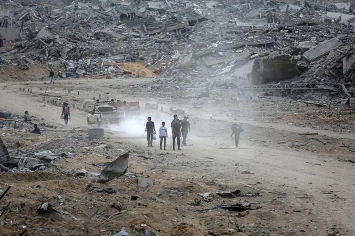 Nhiều ngôi nhà trong các khu dân cư đã bị san phẳng trong cuộc xung đột ở Gaza. Hiện tại, nhu cầu về nơi trú ẩn tạm thời và nhà ở di động cho người dân ở dải đất này đang rất cấp thiết. Ảnh: Anadolu.
