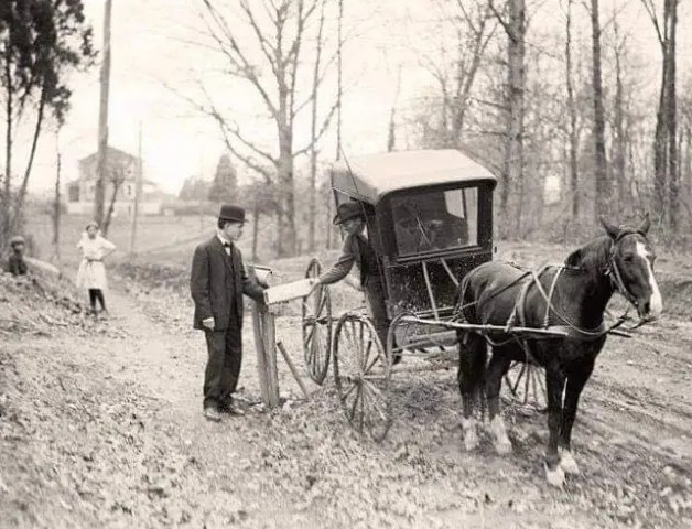 Giao thư tại một khu vực xa xôi năm 1914.