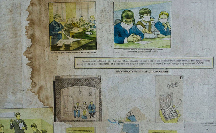 Hình hướng dẫn những việc mọi người ở bệnh viện nên làm trong trường hợp khẩn cấp. Ảnh: Phòng trưng bày Chernobyl.