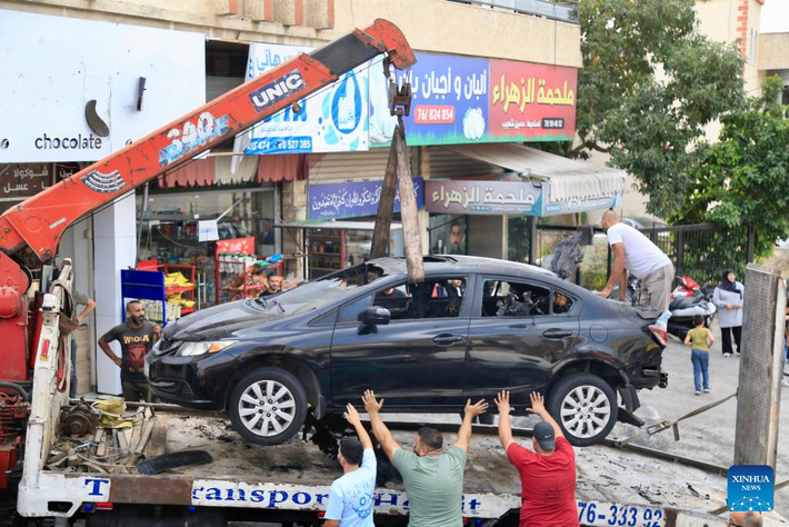 Một máy bay không người lái khác tấn công mục tiêu là một chiếc xe máy ở khu Abu Laban thuộc làng Aita al-Shaab, khiến 1 người thiệt mạng.