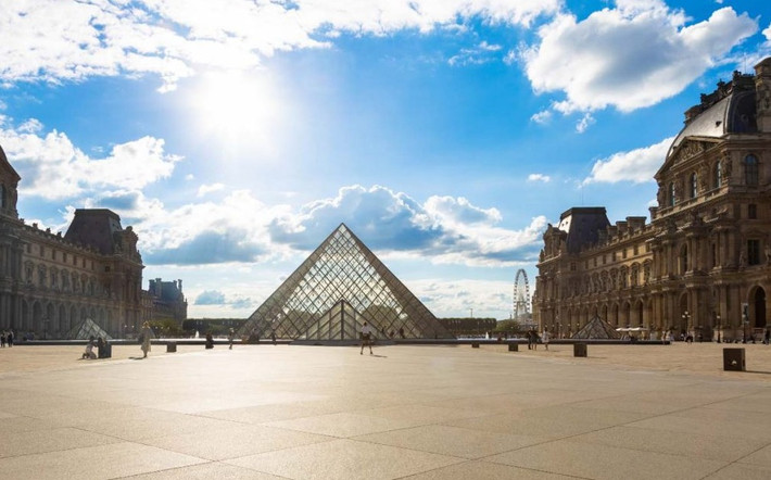 Không chỉ là bảo tàng nghệ thuật được ghé thăm nhiều nhất, Louvre còn là bảo tàng lớn nhất thế giới, với tổng diện tích 210.000 m² và 60.600 m² không gian trưng bày. Ảnh: DC.