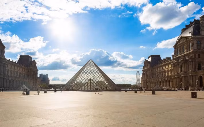 Không chỉ là bảo tàng nghệ thuật được ghé thăm nhiều nhất, Louvre còn là bảo tàng lớn nhất thế giới, với tổng diện tích 210.000 m² và 60.600 m² không gian trưng bày. Ảnh: DC.
