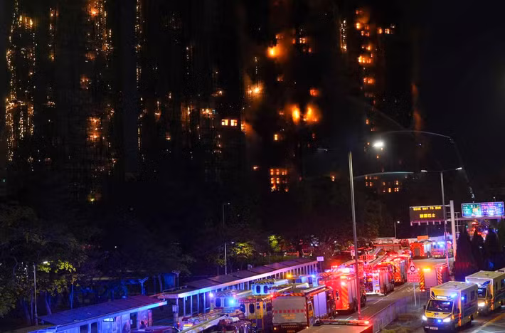 Lãnh đạo đặc khu Hong Kong, ông John Lee Ka-chiu, đã kích hoạt trung tâm giám sát và hỗ trợ khẩn cấp để tiếp nhận thông tin liên quan thảm kịch này. Ảnh: SCMP.