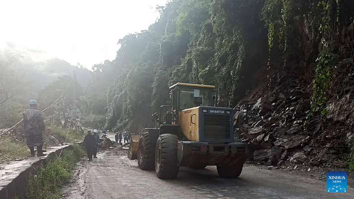 Huyện Ilam ở miền đông Nepal báo cáo có 37 người chết do lở đất và Quân đội Nepal cùng lực lượng cảnh sát đã tiến hành các hoạt động cứu hộ tại 28 địa điểm khác nhau. Ảnh: THX.