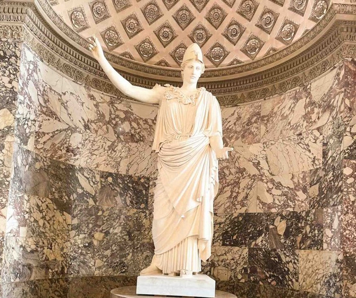 Bảo tàng Louvre lưu giữ hơn 380.000 hiện vật, nhưng chỉ trưng bày khoảng 35.000 tác phẩm thường xuyên, chia thành 8 bộ sưu tập chính cùng nhiều bộ sưu tập khác. Ảnh: DC.