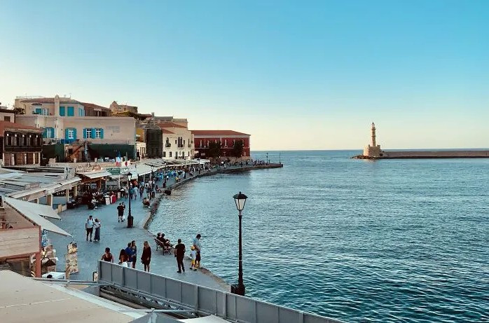 Ngôi làng xinh đẹp này "tọa lạc" trên đảo Crete - hòn đảo lớn nhất của Hy Lạp. Ảnh: Unsplash.com.