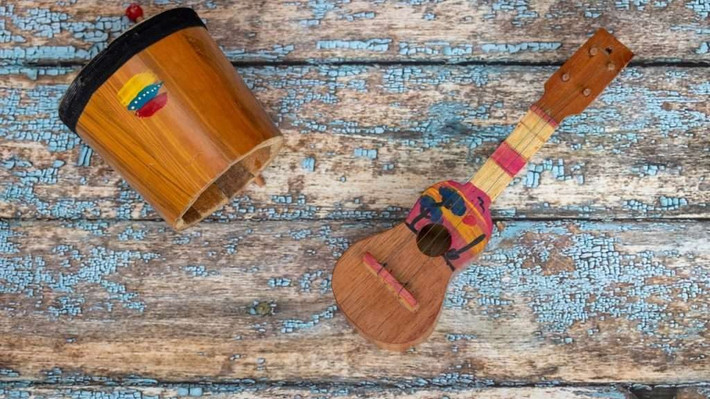 Venezuela là quê hương và cái nôi của đàn Cuatro có 4 dây. Nhạc cụ này không thể thiếu trong hầu hết các thể loại âm nhạc truyền thống và đại chúng của Venezuela. Ảnh: Learnbright.