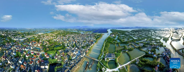 Bức ảnh chụp từ máy bay không người lái về ngôi làng Digang ở Hồ Châu, tỉnh Chiết Giang, vào tháng 8/2024.