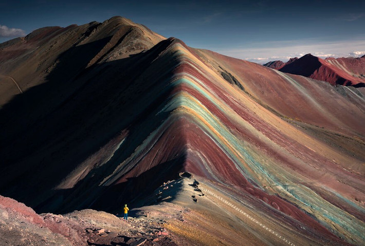 Góc ảnh vô cùng ấn tượng về dãy núi cầu vồng thuộc dãy Andes ở Peru.