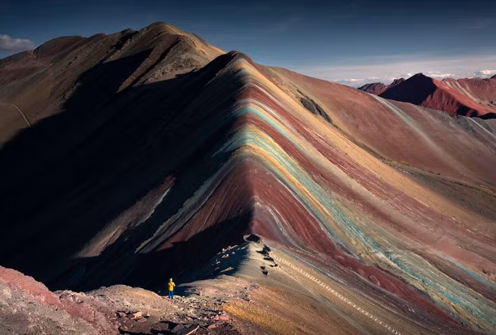 Góc ảnh vô cùng ấn tượng về dãy núi cầu vồng thuộc dãy Andes ở Peru.