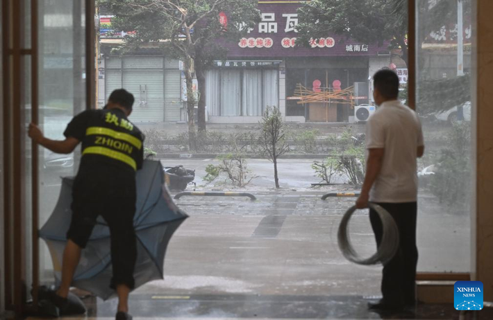 Được biết, tính đến 22 giờ tối 23/9, hơn 1,89 triệu người dân ở tỉnh Quảng Đông đã được sơ tán đến điểm tránh trú an toàn trước khi bão đổ bộ. Ảnh: THX.