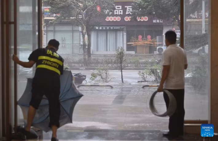 Được biết, tính đến 22 giờ tối 23/9, hơn 1,89 triệu người dân ở tỉnh Quảng Đông đã được sơ tán đến điểm tránh trú an toàn trước khi bão đổ bộ. Ảnh: THX.