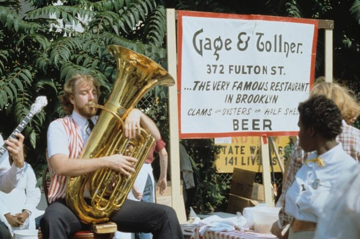 Một ban nhạc đang chơi nhạc tại nhà hàng Gage &amp; Tollner ở Brooklyn. Ảnh: Facebook.