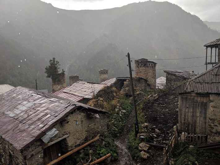 Adishi (Georgia) là một ngôi làng nằm ở độ cao 2.040 mét so với mực nước biển.